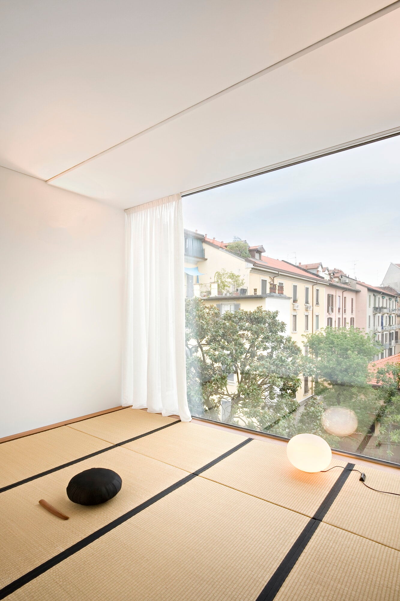 Suspension lumineuse Glo-Ball par Jasper Morrison