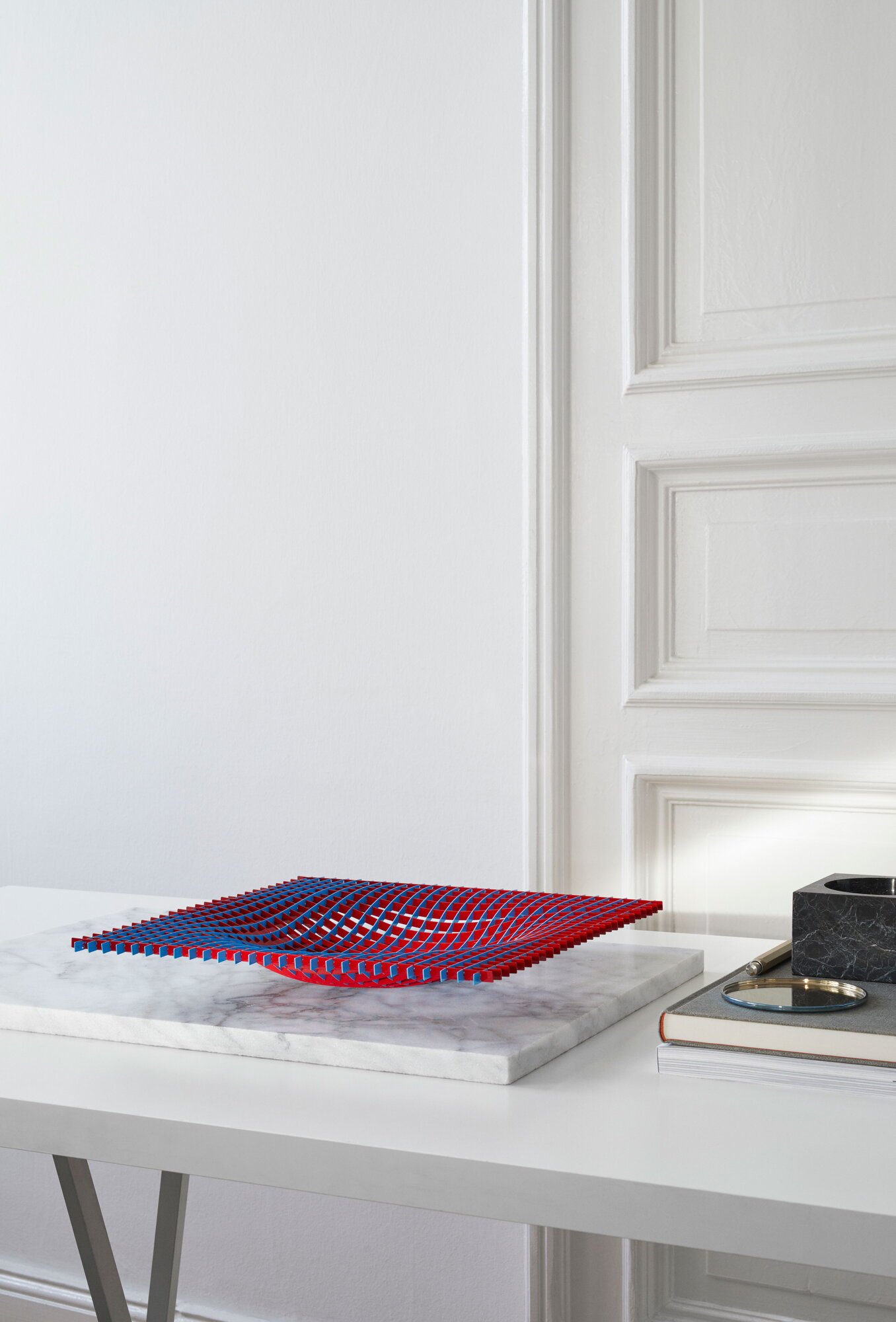 Fundamental Berlin Gravity tray, 36 x 36 cm, Pompidou