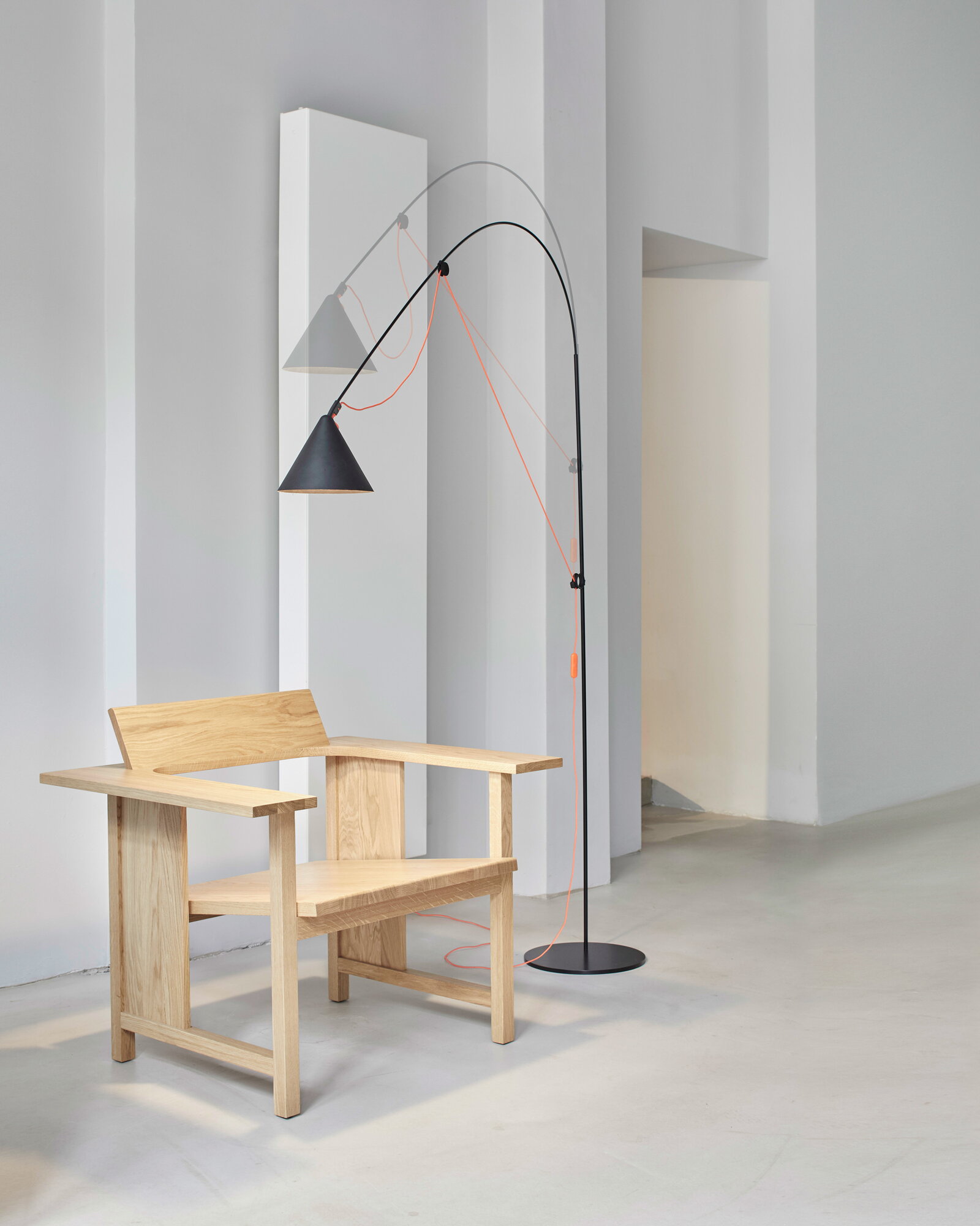 フロアスタンド Midgard Ayno Floor Lamp Grey Orange Midgard AYNO L floor lamp, 2700K, black - orange | Finnish Design