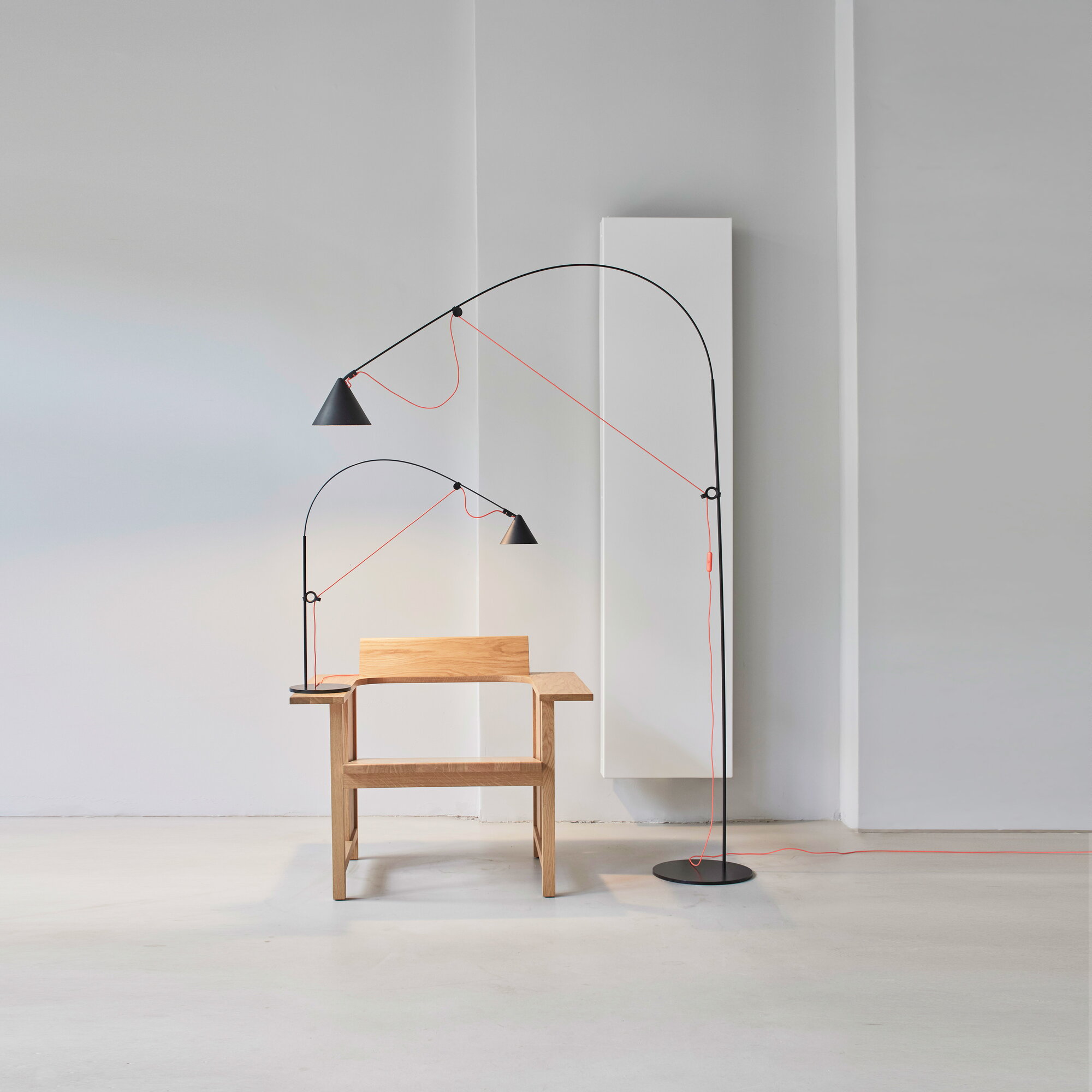 フロアスタンド Midgard Ayno Floor Lamp Grey Orange Midgard AYNO L floor lamp, 3000K, black - orange | Finnish Design