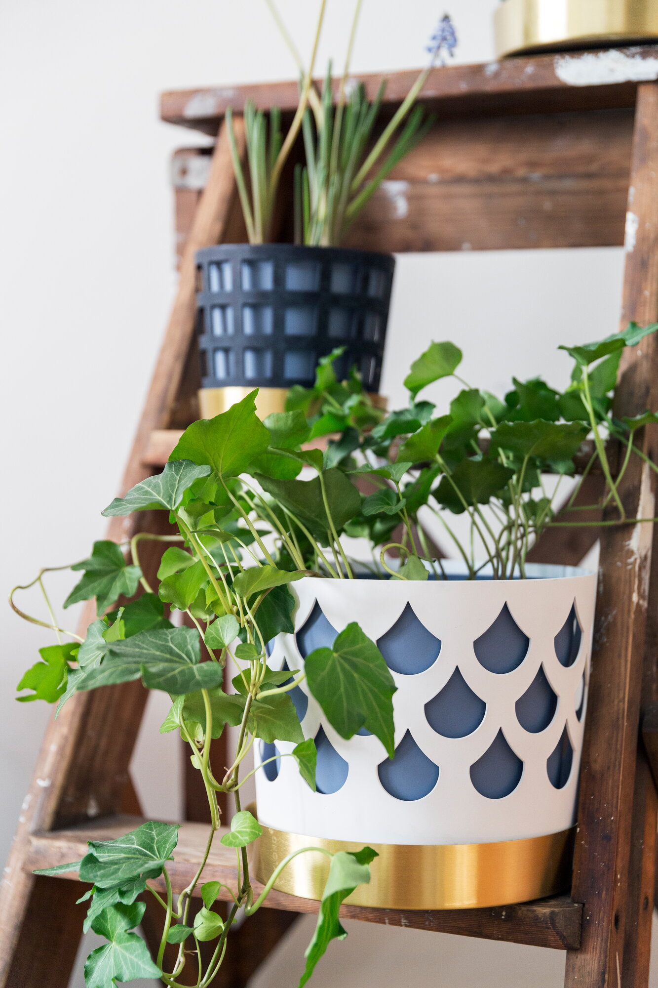 Klong Trio flower pot, white drop | Finnish Design Shop