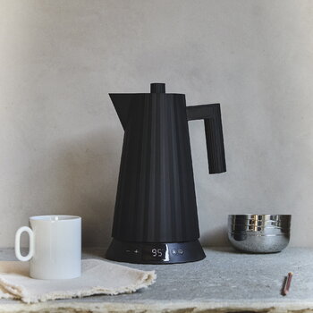 Alessi Plissé vedenkeitin lämmönsäädöllä, 1,7 L, musta, sisustuskuva