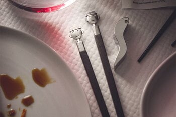 Alessi Alessandro Stick syömäpuikot ja alusta, eebenpuu - ruostumaton teräs, sisustuskuva
