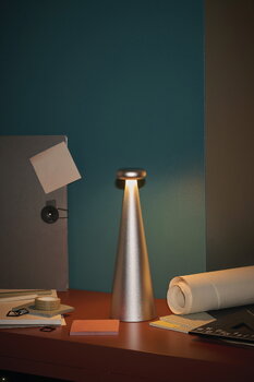 Alessi Lampada da tavolo portatile Bedin, grigio, immagine decorativa