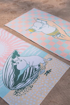Moomin Arabia Muumi rantapyyhe, 93 x 150 cm, Rantapäivä, sisustuskuva