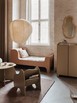 Ferm Living Sill Junior sänky, roosa, sisustuskuva