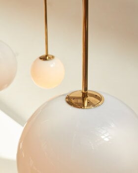 Michael Anastassiades Brass Architectural Collection riippuvalaisin 80, kiillotettu messinki, sisustuskuva