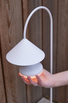 Frandsen Lampe de table portable Grasp, 47 cm, blanc mat