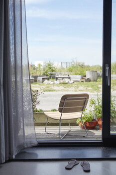 Skagerak Lilium nojatuoli, tiikki - ruostumaton teräs, sisustuskuva