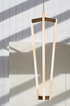 Michael Anastassiades Tube Chandelier riippuvalaisin, satiini messinki, sisustuskuva