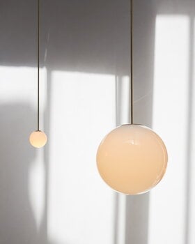 Michael Anastassiades Brass Architectural Collection riippuvalaisin 80, kiillotettu messinki, sisustuskuva