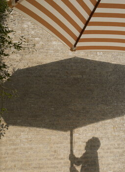 Skagerak Messina Sonnenschirm ø 270 cm, gestreift, Gold – Weiß