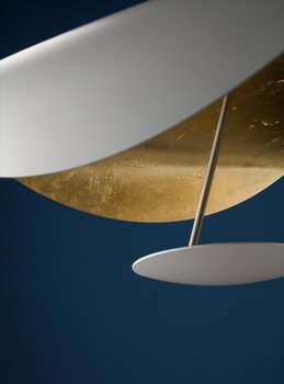 Catellani & Smith Lederam Manta S1 pendant lamp, gold - white, decoration image