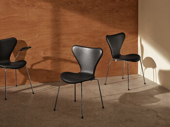 Fritz Hansen Series 7 3107 chair, chrome - black ash-Essential black leather
