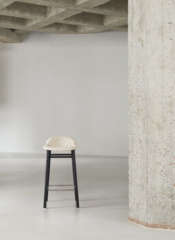 Normann Copenhagen Form barstol, 65 cm, svart ek - Main Line Flax 20