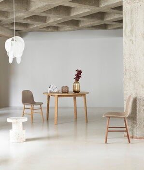 Normann Copenhagen Form chair, oak - brandy leather Ultra