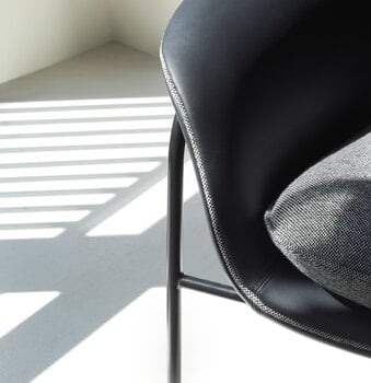 Normann Copenhagen Drape lounge chair, headr., black leather- Hallingdal 166- black