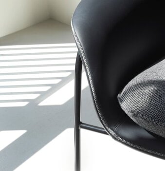 Normann Copenhagen Fauteuil Drape, appui-tête, cuir noir - Hallingdal 166 - noir