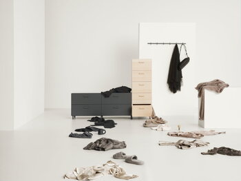 String Furniture Relief Kommode mit Beinen, niedrig, Grau