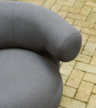 Normann Copenhagen Burra Outdoor nojatuoli, pyörivä palautusmekanismilla, Wander Wolf, sisustuskuva