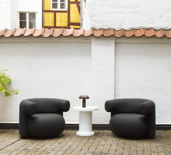 Normann Copenhagen Poltrona Burra Outdoor, girevole con ritorno, Natte castagno, immagine decorativa