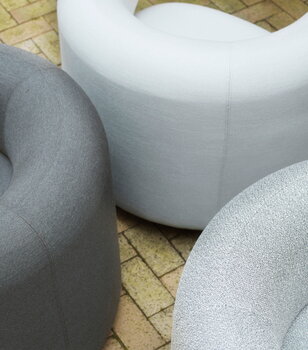 Normann Copenhagen Burra Outdoor nojatuoli, pyörivä palautusmekanismilla, Wander Wolf, sisustuskuva