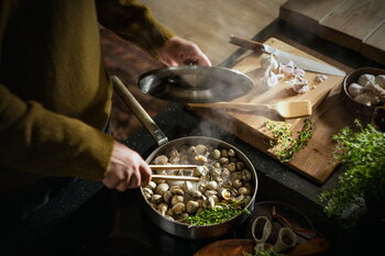 Fiskars Padella in acciaio Norden, 26 cm, immagine decorativa