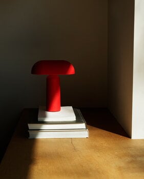 Normann Copenhagen Lampada da tavolo Porta, rosso