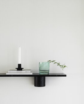 Normann Copenhagen Sten hylly, 120 cm, musta marmori, sisustuskuva