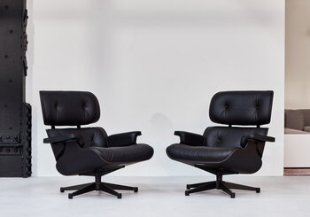 Vitra Eames fåtölj, klassisk storlek, svart ask - svart läder