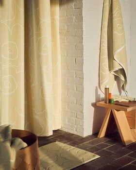 Marimekko Piirto Unikko suihkuverho, olki - luonnonvalkoinen, sisustuskuva