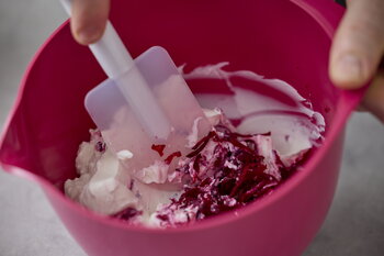 Rosti Margrethe mixing bowl 3 L, beetroot, decoration image