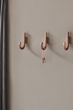 Gejst Hook koukku, pähkinä - messinki, sisustuskuva