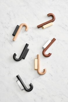 Gejst Hook koukku, mini, tammi - messinki, sisustuskuva