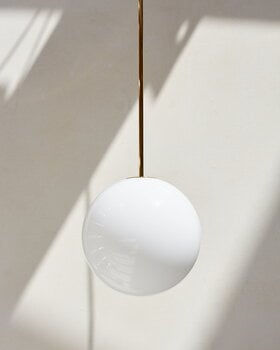 Michael Anastassiades Brass Architectural Collection riippuvalaisin 150, kiillotettu messinki, sisustuskuva