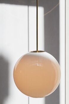 Michael Anastassiades Brass Architectural Collection riippuvalaisin 250, kiillotettu messinki, sisustuskuva