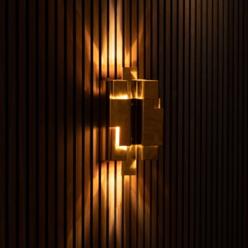 Örsjö Skyline wall lamp, hardwired, brass