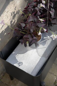 Eva Solo Simply Grow kasvilaatikko jalustalla, 80 x 33 cm, musta, sisustuskuva