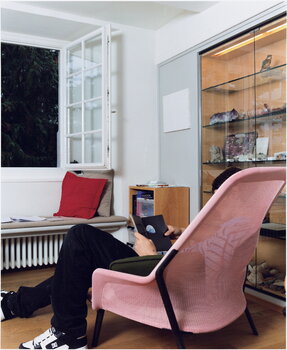 Vitra Slow Chair, punainen/kerma - suklaanruskea