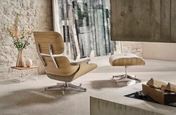 Vitra Eames Lounge Chair & Ottoman, new size, chestnut - Nubia cream/sand, decoration image