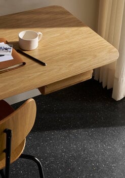 Carl Hansen & Søn AB019 työpöytä, 120 x 60 cm, öljytty tammi - ruostumaton teräs, sisustuskuva