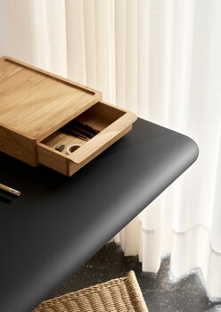 Carl Hansen & Søn AB019 työpöytä, 120 x 60 cm, valkoöljytty tammi - musta laminaatti - teräs, sisustuskuva