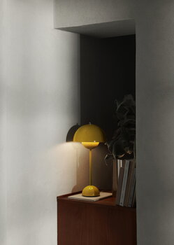 &Tradition Flowerpot VP3 table lamp, mustard