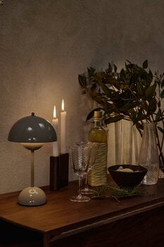 &Tradition Flowerpot VP9 portable table lamp, grey beige
