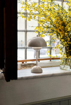 &Tradition Flowerpot VP9 portable table lamp, grey beige | Finnish 
