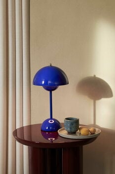 &Tradition Flowerpot VP9 portable table lamp, cobalt blue, decoration image