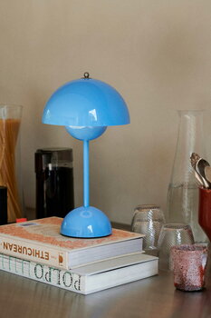 &Tradition Flowerpot VP9 portable table lamp, swim blue