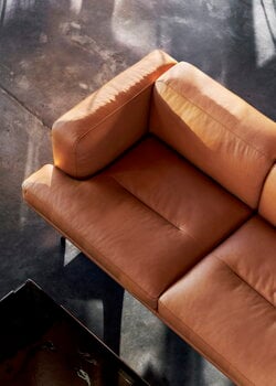 &Tradition 2-Sitzer Sofa Inland AV22, pol. Aluminium - edles Leder cognac