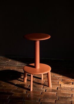 &Tradition Massif AV40 bar stool, ember, decoration image