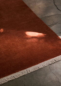 &Tradition The Moor AP18 rug, 170 x 240 cm, red heather, decoration image